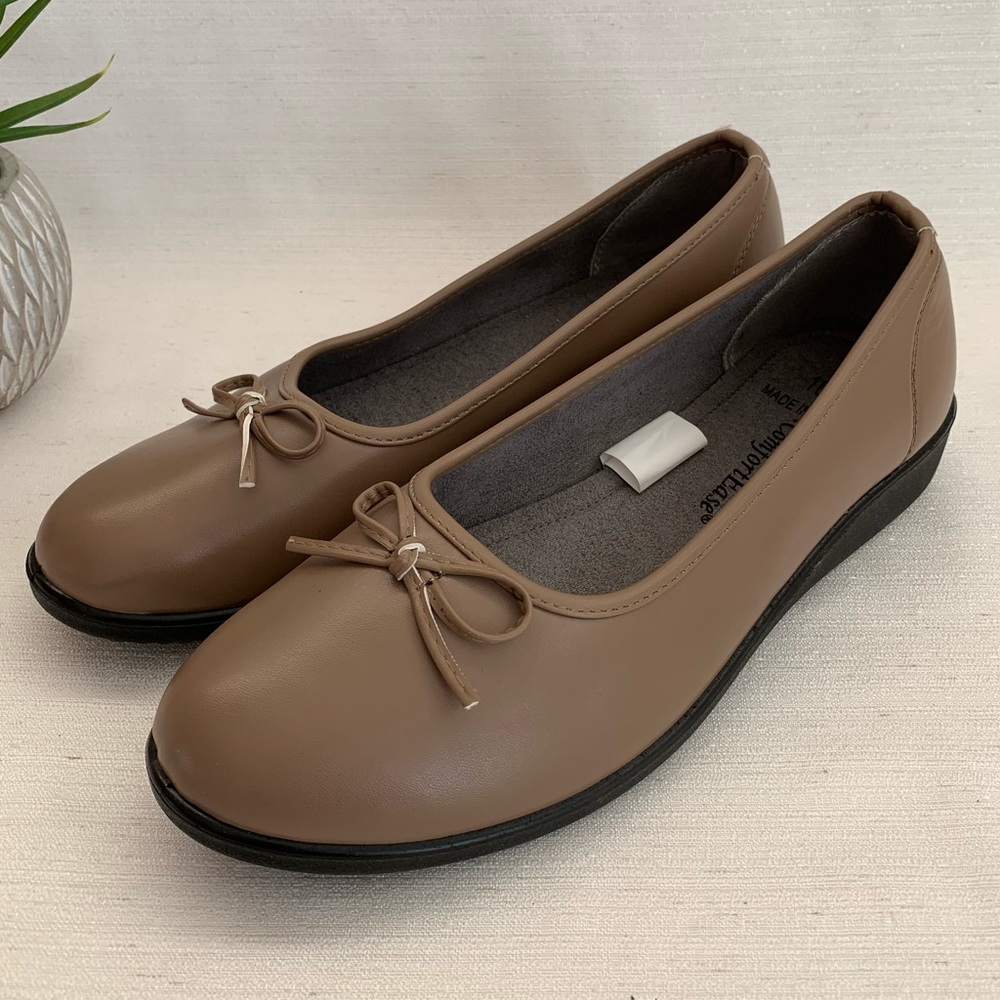 New ComfortEase Light Brown Slip On Loafers 10W